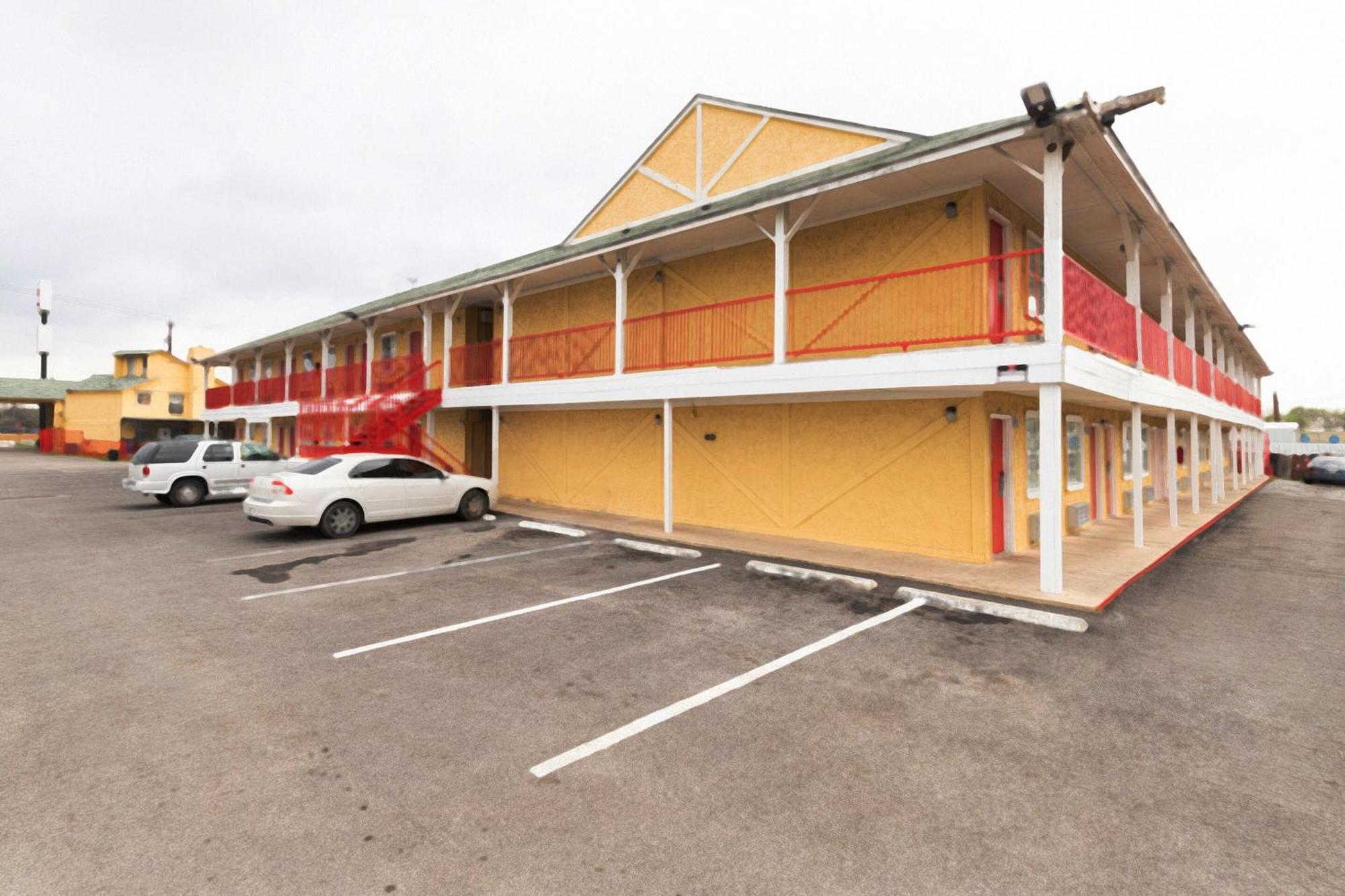 Oyo Hotel San Antonio Lackland Near Seaworld المظهر الخارجي الصورة